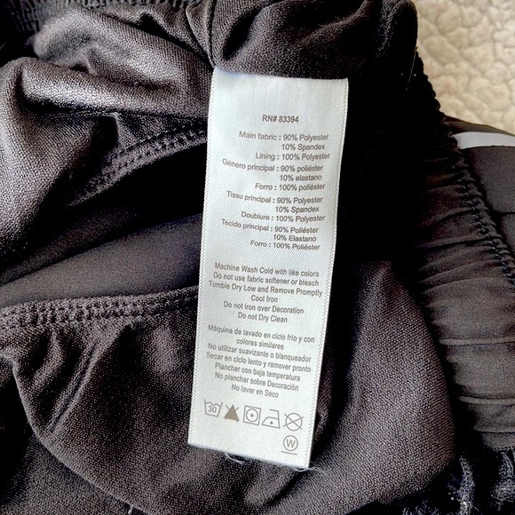 Asics Men Short. Size: Medium - Picture 7 of 9